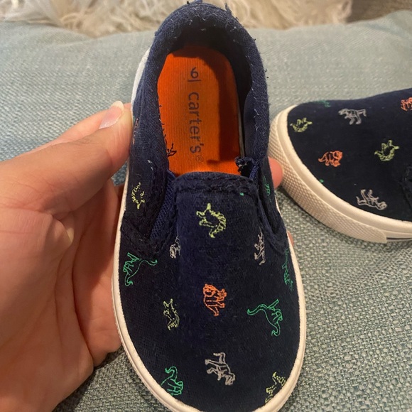 Carter’s size 6c slip on dinosaur print slip on - Picture 6 of 9